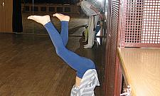 Dzieci z radością tańczą capoeirę