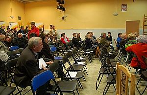 Oburzeni z Aleksandrowa opuszczają salę