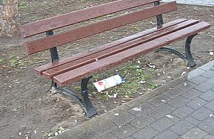 Każą sprzątać, a gdzie kosze?