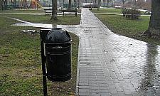 Każą sprzątać, a gdzie kosze?