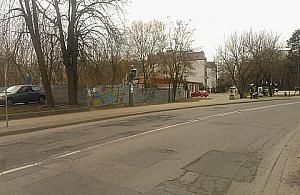 Blaszany straszak przy skarbówce