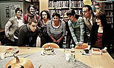 Miłośnicy książek czytają i dyskutują na Tarchominie