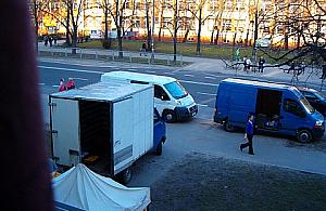 Targowisko przy Płockiej: brud, smród i hałas do wieczora