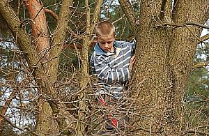 Chłopiec niczym wiewiórka i jego klucze