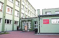 Straż miejska zajmuje szkołę wieczorową