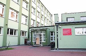 Straż miejska zajmuje szkołę wieczorową