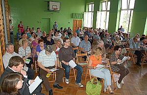 Radość: ludzi interesują drogi i kanalizacja