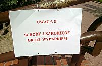 Niebezpieczeństwo czyha na szkolnych schodach