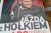"Ho�ek" promowa� ksi��k� na lotnisku