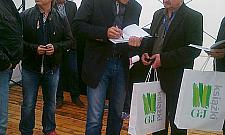 "Hołek" promował książkę na lotnisku