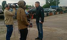 "Hołek" promował książkę na lotnisku