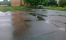 Beton na Rembielińskiej: aż prosi się o plac zabaw