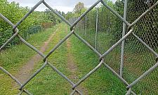 Działkowicze nie życzą sobie spacerujących mieszkańców