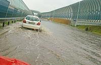 Kosztowała miliony. Nowa Trasa Toruńska też przegrała z nawałnicą