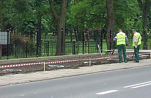 Mieszkańcy wolą parking? Będzie trawnik