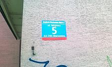 Brakuje boisk, więc bębnią między blokami