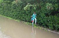 W wodzie po kostki, w wodzie po pas...