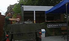 Grochówka z kuchni polowej tuż obok ratusza