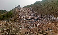 Rośnie góra śmieci w Radiowie. Kiedy pojedziemy na niej na nartach?