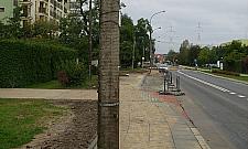 Chodnik, a na środku - słup. Brawa dla projektanta!