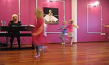 "Luzik" - bo dzieci kochają śpiewać i tańczyć