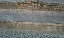 Złamała nogę na schodach. Kiedy ruszy remont Trasy AK?