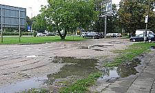 Z parku Szymańskiego zrobiono parking