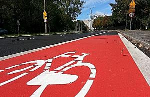 Pas dla rowerów na Wóycickiego. Mieszkańcy: po co?