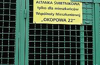 Od kiedy ze śmieciami chodzimy do altany?