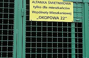 Od kiedy ze śmieciami chodzimy do altany?