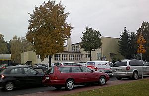Szkoła w Łajskach: parking głównie dla pracowników