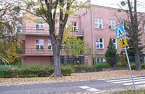 Co się dzieje z dawną szkołą na Kolektorskiej?