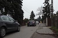 Apel mieszkańca: parkujcie auta na ulicy!