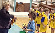 Unihokej: ch³opcy z Podró¿niczej z³oci jak dziewczyny