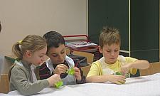 Zabawny uniwersytet w ArtBemie: zielone gluty i sztuczna krew