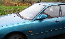 Porzucony samochód stoi na kopercie i przeszkadza. Bo może