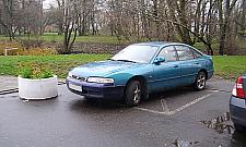 Porzucony samochód stoi na kopercie i przeszkadza. Bo może