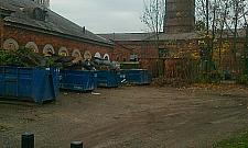 Śmieci za zamkniętymi drzwiami. Gdzie logika?