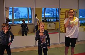 Clip dance? Dzieci uczą się choreografii z teledysków