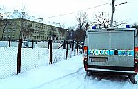 Alarm w szkole na Podróżniczej: nieznajomy zaczepia dzieci