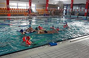 Baseny i hala zapraszają na ferie