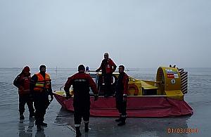 Szczyt głupoty: lód załamał się pod bojerowcami