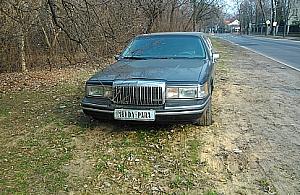 "Młoda para" zaparkowała w krzakach na Młocinach