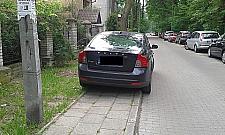 Parkowanie na Kajki: klamki wymazane odchodami i karny kut***