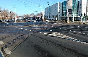 Lewoskręt w Powstańców bardziej potrzebny od "zielonej wyspy"?