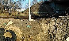 Dzikie przejście przez tory: potrzebne schody na Budy!