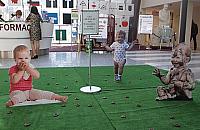 Kupa roboty z uświadamianiem ludzi