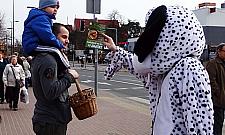 Kupa roboty z uświadamianiem ludzi