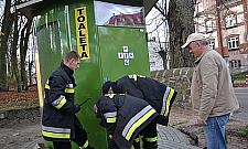 Samoczyszczące się toalety staną w parkach