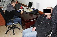 Nak�ama� policji. "Byle �ona si� nie dowiedzia�a"